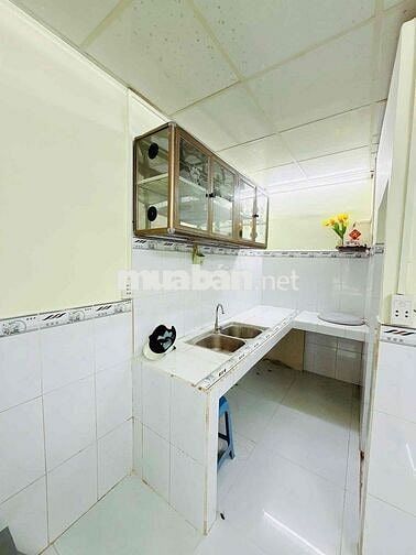 Cho thuê nhà P1 Q5. DT 2m50x8,5 .1 lầu .2 phòng .1 tolet