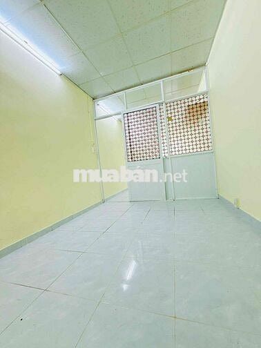 Cho thuê nhà P1 Q5. DT 2m50x8,5 .1 lầu .2 phòng .1 tolet