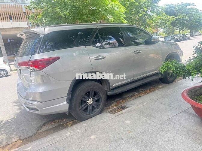 Mình cần bán Fortuner 2017 máy xăng số tự động
