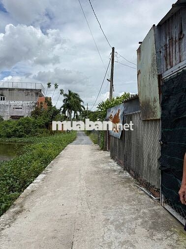 Cần bán 106m2 giá 2,95 tỷ cách chợ Bình Chánh 1km