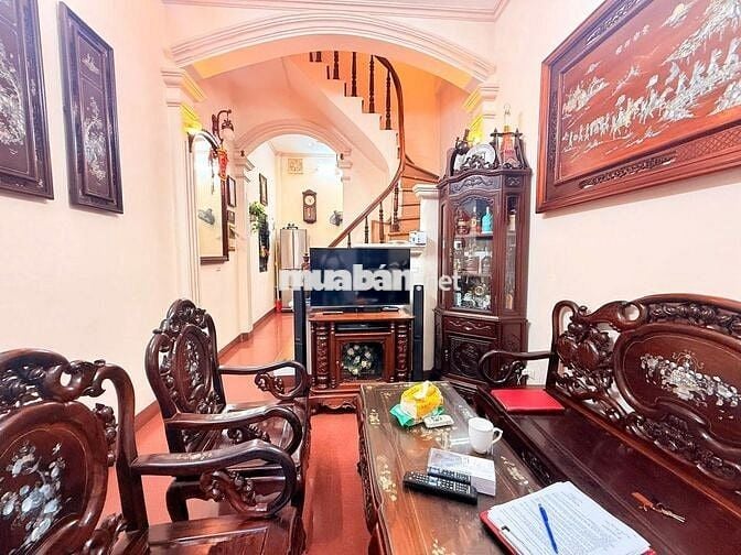 NHÀ ĐẸP Ở NGAY-NGÕ RỘNG THOÁNG- TRUNG TÂM ĐỐNG ĐA  6,9 TỶ