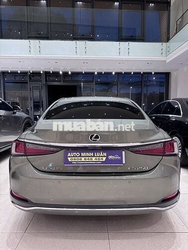 Lexus ES 250 model 2021 màu hiếm