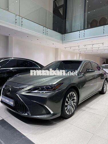 Lexus ES 250 model 2021 màu hiếm