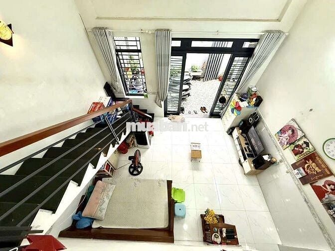 Nhà đẹp dt rộng shr thoi sn 16..2pn 2wc..60m đuong vừa làm xong đẹp