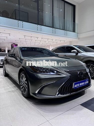 Lexus ES 250 model 2021 màu hiếm