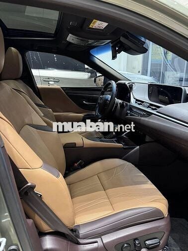 Lexus ES 250 model 2021 màu hiếm