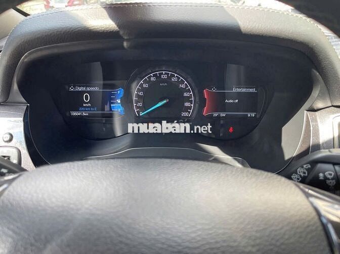 FORD EVEREST TITANIUM 1 CẦU 2020 - 34000 km