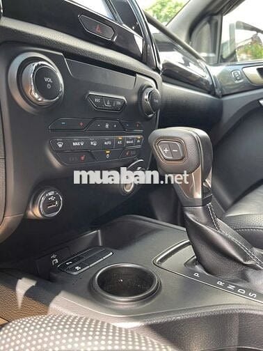 FORD EVEREST TITANIUM 1 CẦU 2020 - 34000 km