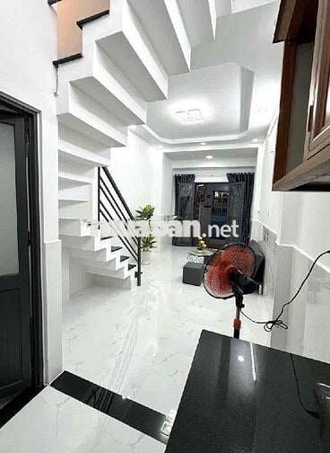 3.25 tỷ- Bán nhà 2 tầng Bình Tân, 27m2, 2 pn, sổ hông riêng, Gò Xoài