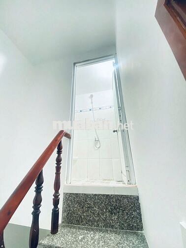 có căn nhà ở Ao đôi, Bình Tân,DT24m2, 2 lầu giá 2ty35,SHR,hẻm oto