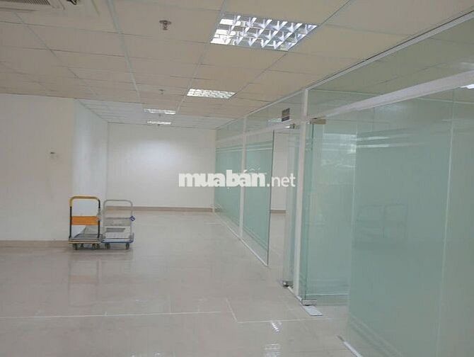 VĂN PHÒNG CHO THUÊ MT LÊ VĂN  SỸ DIỆN TÍCH 200M2 ,SÀN TRỐNG SUỐT .