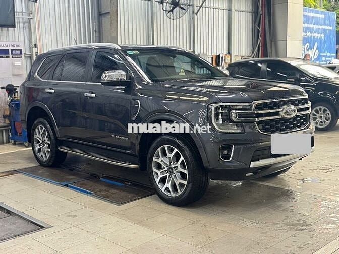 FORD EVEREST TITANIUM 1 CẦU 2022 - 35000 km