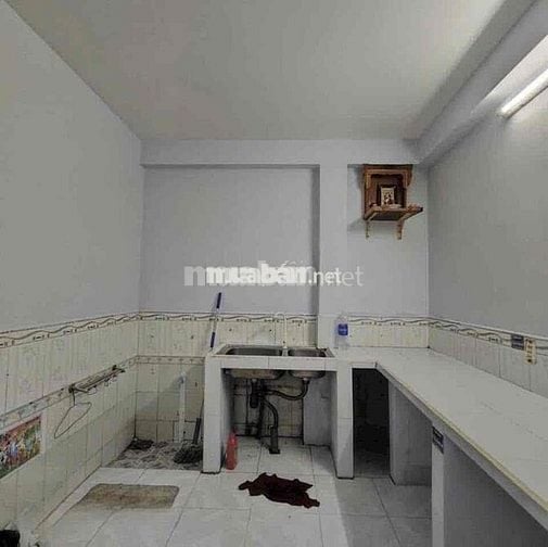 Cho thuê nhà đối diện Vạn Phúc city,/đs 6,p.HBP 2 tầng giá 8tr TL