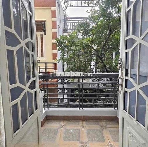 Cho thuê nhà đối diện Vạn Phúc city,/đs 6,p.HBP 2 tầng giá 8tr TL