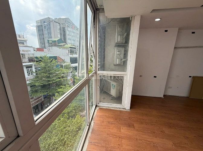 Chính chủ cho thuê Tầng 5 tòa nhà 220 Khâm Thiên, 80 m2, giá 12 triệu