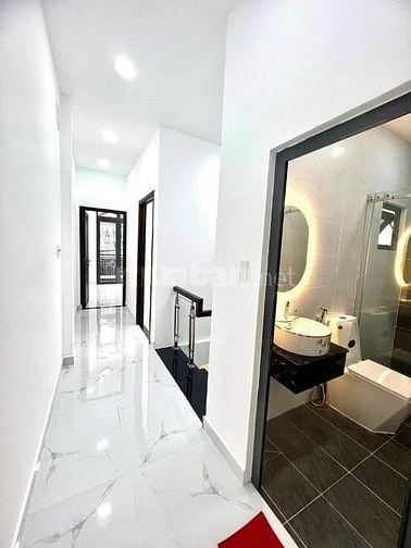 Đáo hạn ngân hàng bán nhà 60m2 1Tỷ 250 đường Nguyễn Sơn,gần bệnh viện