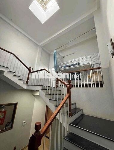 Bán nhà to Diện tích Sàn lớn, sát Lê Quảng Chí
