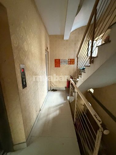 Chính chủ cho thuê Tầng 5 tòa nhà 220 Khâm Thiên, 80 m2, giá 12 triệu