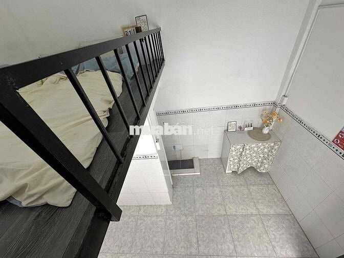Phòng máy lạnh gác cao Free 2 xe