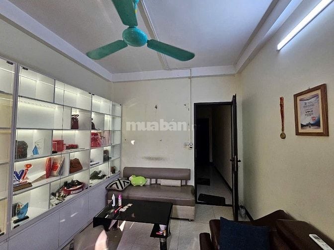 Bán nhà 40m2 x 4 tầng full nội thất tiện nghi ở Bát Khối giá 6,7 tỷ