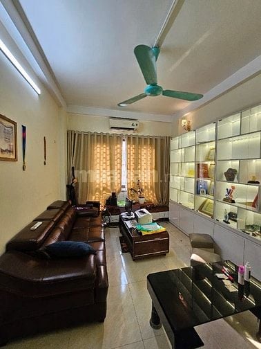 Bán nhà 40m2 x 4 tầng full nội thất tiện nghi ở Bát Khối giá 6,7 tỷ