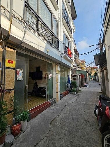 Bán nhà 40m2 x 4 tầng full nội thất tiện nghi ở Bát Khối giá 6,7 tỷ