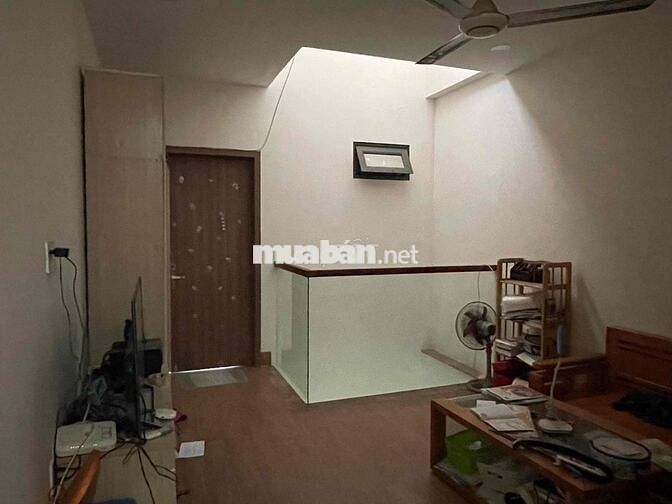 Bán Gấp nhà 1 trệt 2 lầu đẹp 4x26m Shr đg xe Tải Thông gần chợ Đầu Môi