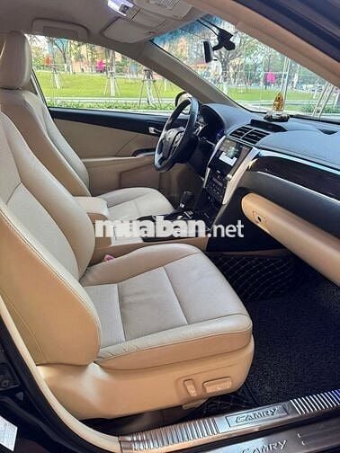 Toyota Camry .20E 2019 đen cọp