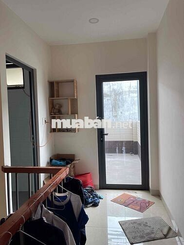 Bán Gấp nhà 1 trệt 2 lầu đẹp 4x26m Shr đg xe Tải Thông gần chợ Đầu Môi