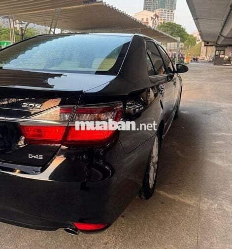 Toyota Camry .20E 2019 đen cọp