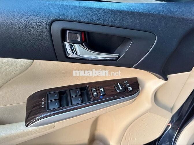 Toyota Camry .20E 2019 đen cọp