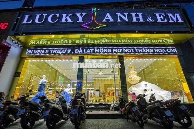 MĂTK TIỀN KHU PHỐ ÁO CƯỚI HỒ VĂN HUÊ, PHÚ NHUẬN