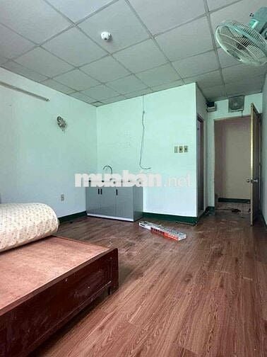 PHÒNG MỚI – SẠCH ĐẸP – CỬA SỔ TRỜI THOÁNG – GIÁ MỀM NGAY TRUNG TÂM