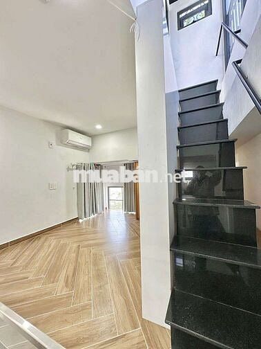 Căn Hộ 2PN 85m2 Balcony Sân Vườn, Thang Máy, Full Nội Thất, Hồ Con Rùa
