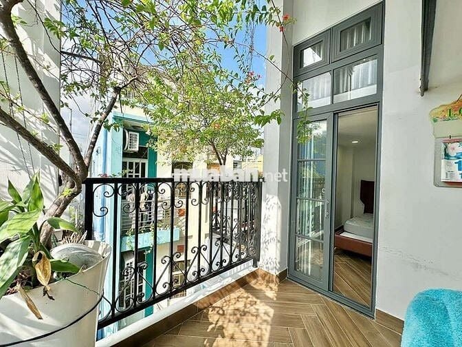 Căn Hộ 2PN 85m2 Balcony Sân Vườn, Thang Máy, Full Nội Thất, Hồ Con Rùa