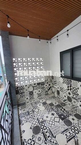 nhỉn 4ty xíu còn thương lượng , cách mặt tiền huỳnh tấn phát 100m hxh.