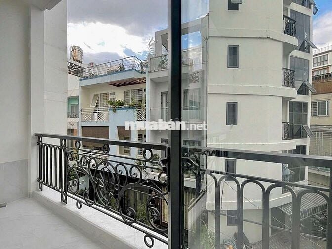 Căn hộ full nội thất ban công thoáng mát Tôn Thất Thuyết Quận 4