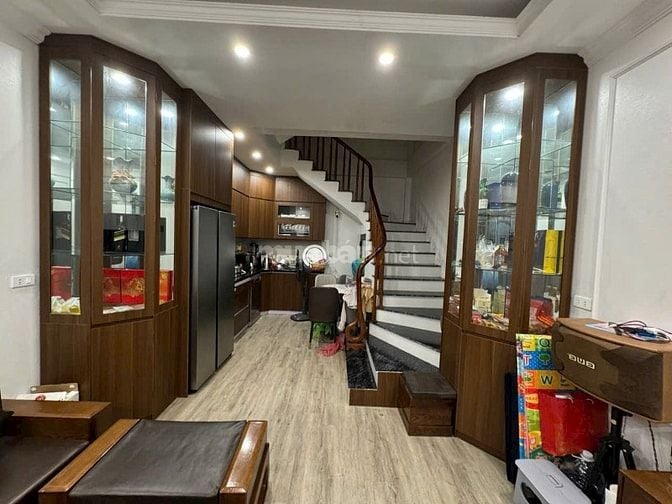 Nhà yên nghĩa ô tô đỗ cửa vào nhà 