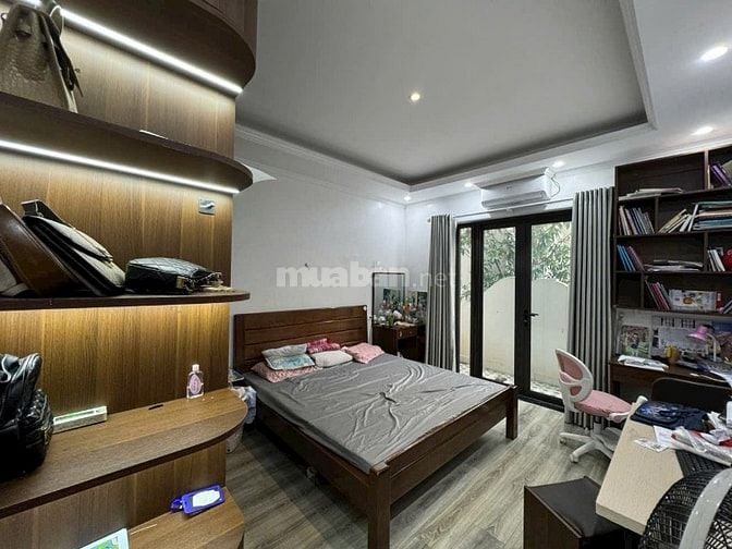 Nhà yên nghĩa ô tô đỗ cửa vào nhà 