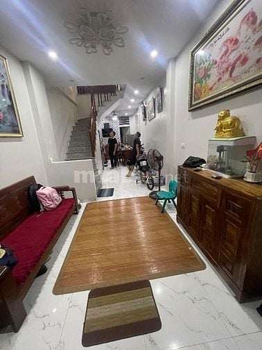Nhà yên nghĩa ô tô đỗ cửa vào nhà 