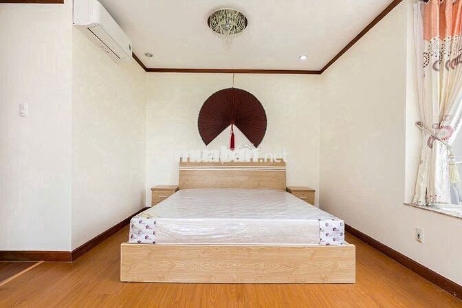 Bán căn hộ Phú Hoàng Anh, tầng trung, DT 129m2, 3PN, 2WC. Giá 4ty65