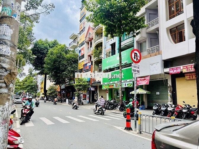 MT Trần Quang Khải Q1 – 5.5x20m, trệt 3Lầu ST , giá 45tr/tháng.