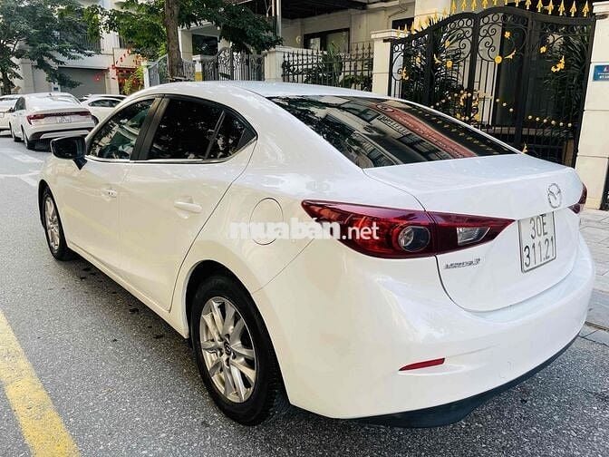 Mazda 3 2016 1.5 AT Sedan - 90000 km