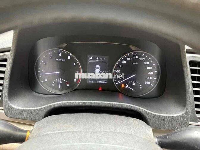 Hyundai Elantra 1.6 số tự động dk 2016