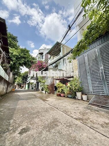 Nhà mặt tiền Phùng Chí Kiên,pTân sơn nhì. Ngang 5m. Đối diện công viên