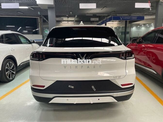 VinFast VF8 Eco 2023 Trắng Pin SDI - 57000 km