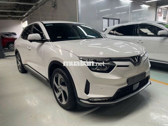 VinFast VF8 Eco 2023 Trắng Pin SDI - 57000 km