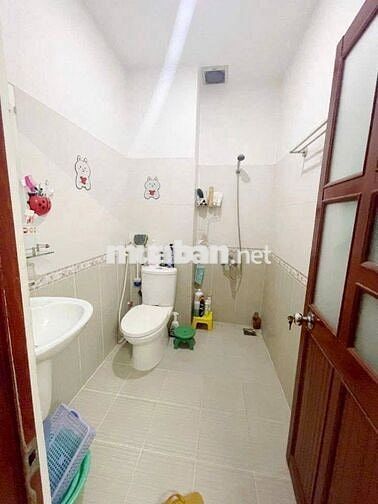 Nhà 68m2, 3 tầng 4PN, hẻm xe hơi, Dương Quảng Hàm Gò Vấp,chủ gấp bán