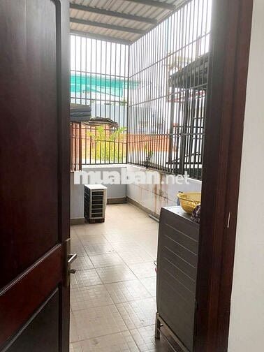 Cho thuê nguyên căn nhỏ gọn, 3pn, sẵn nt, Phạm Văn Bạch p15 Tân Bình