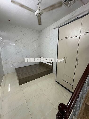 Nhà riêng Ngõ 612 Đê La Thành,  2 tầng 1 tum – ô tô đỗ đầu ngõ